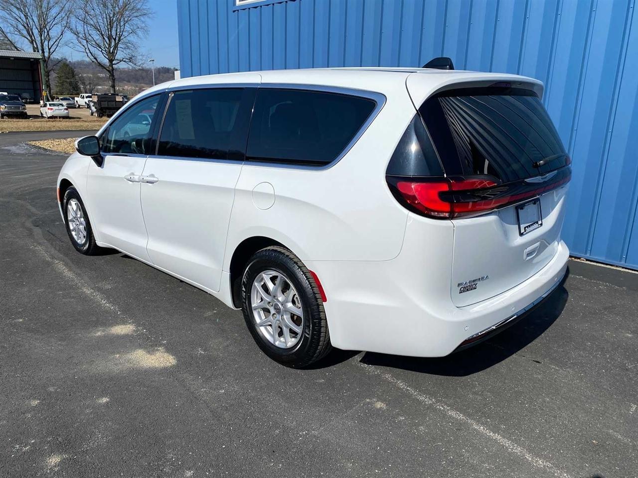 Chrysler Pacifica Touring L 2023