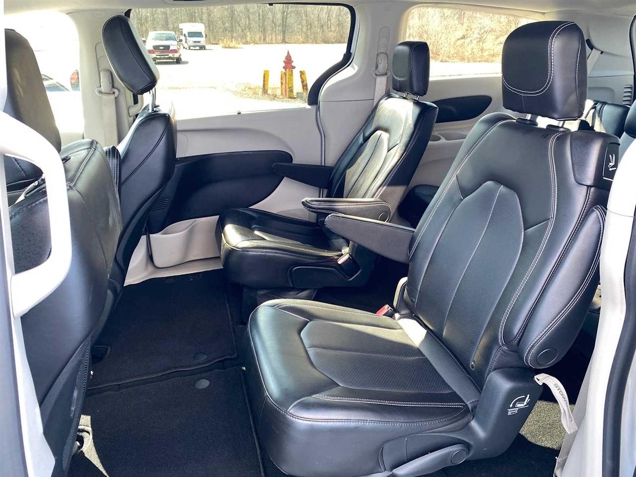 Chrysler Pacifica Touring L 2023