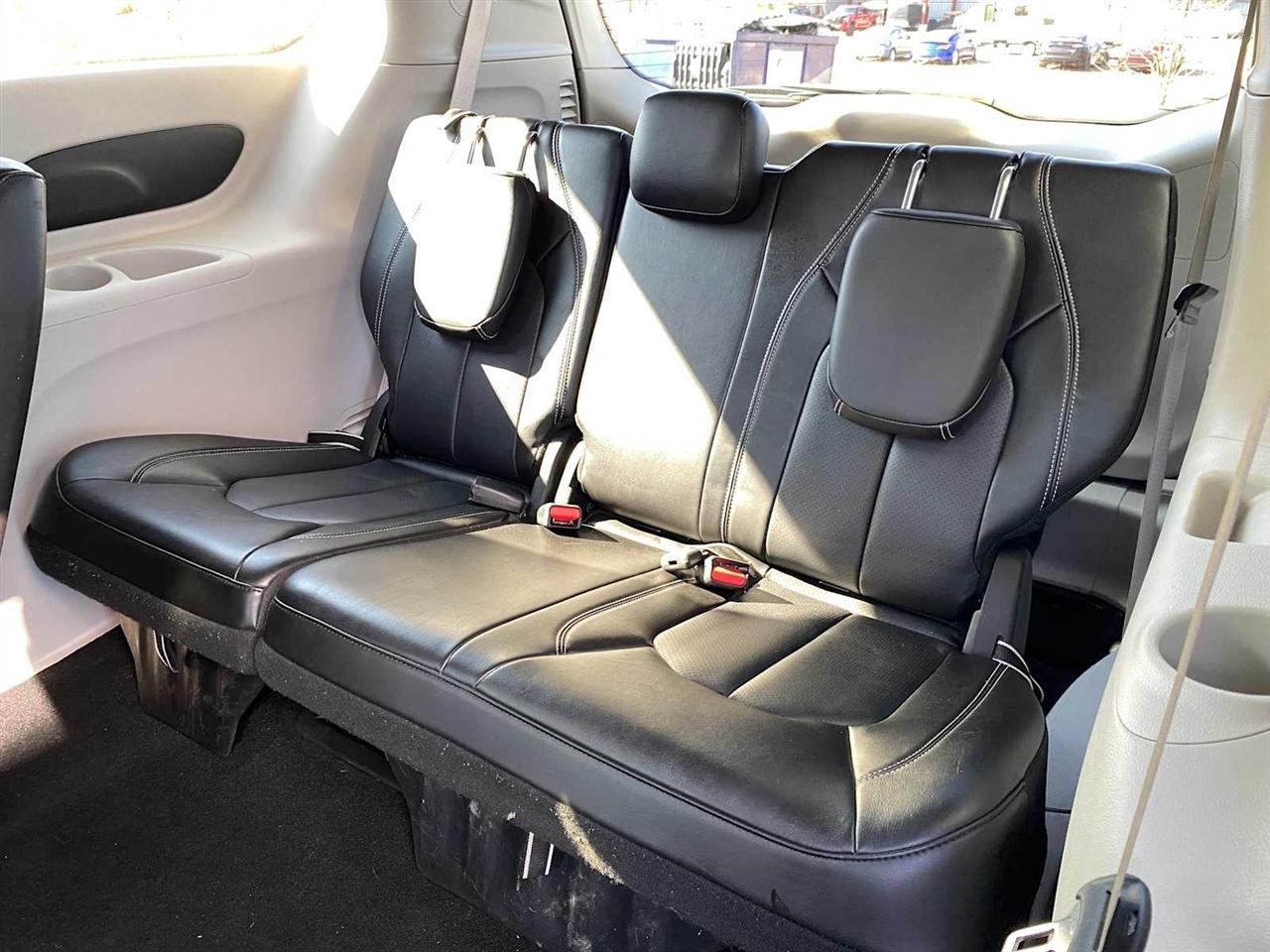 Chrysler Pacifica Touring L 2023