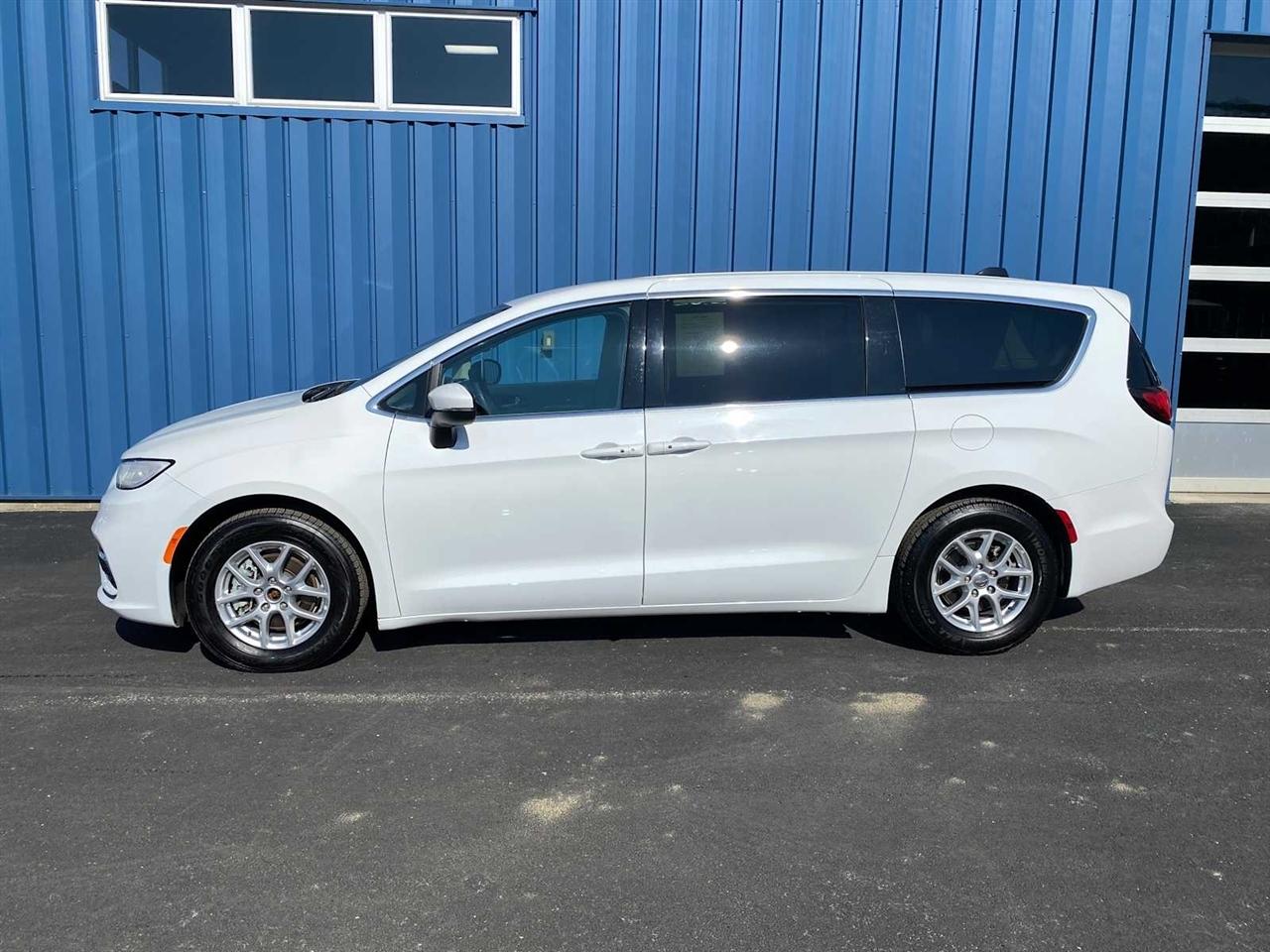 Chrysler Pacifica Touring L 2023