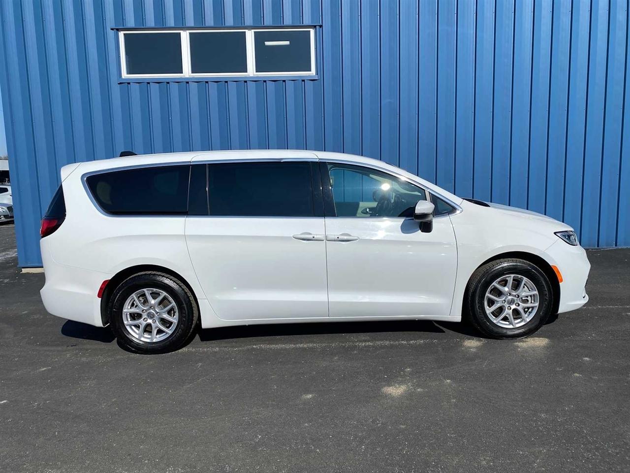 Chrysler Pacifica Touring L 2023