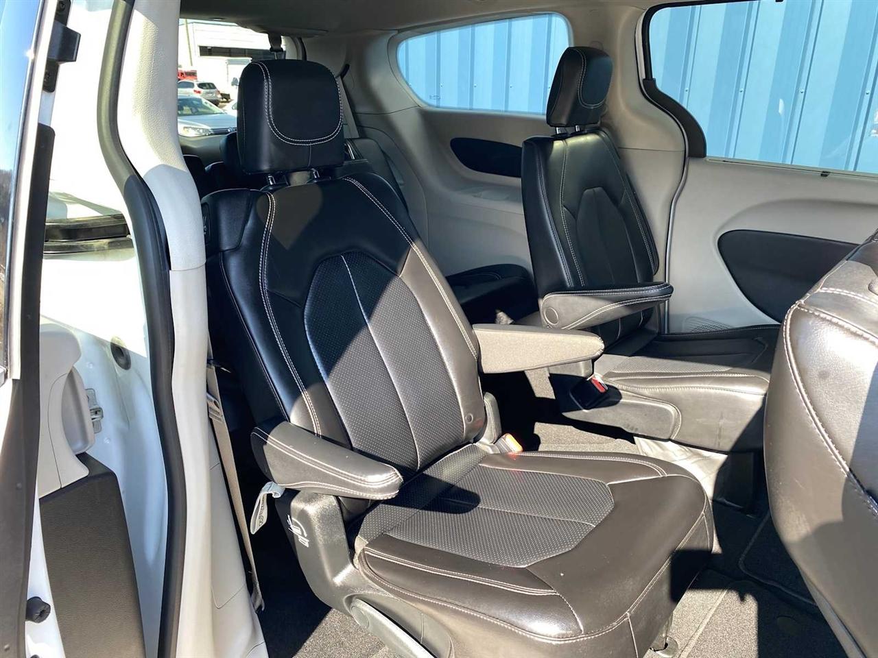 Chrysler Pacifica Touring L 2023