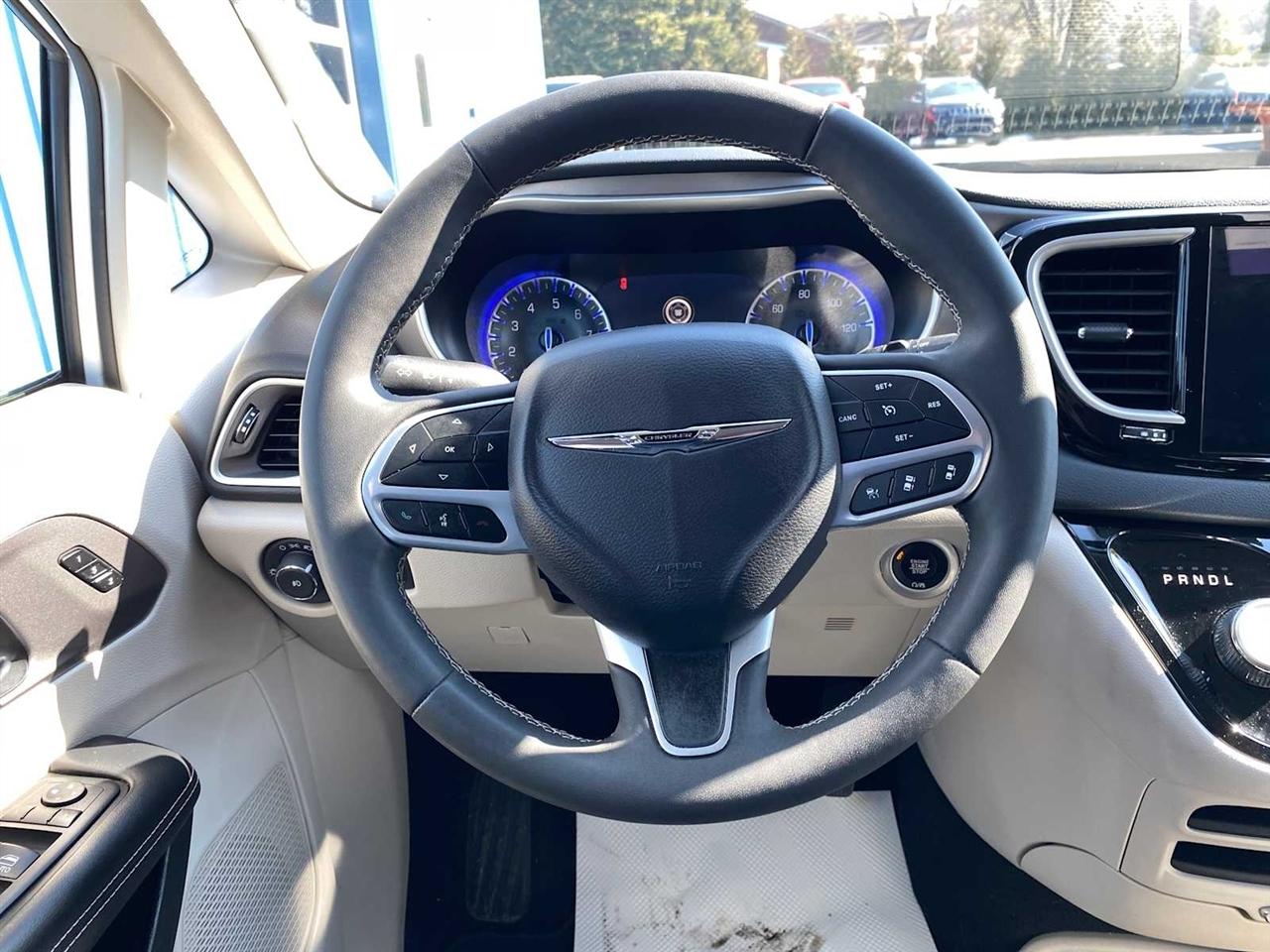 Chrysler Pacifica Touring L 2023