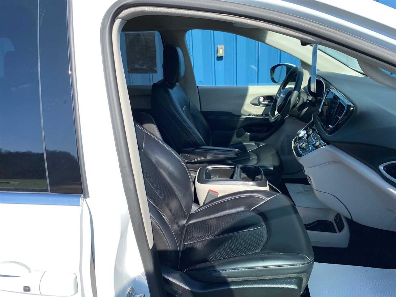 Chrysler Pacifica Touring L 2023