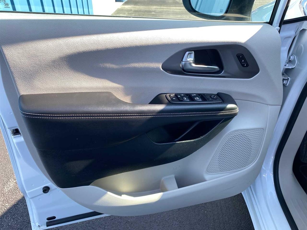 Chrysler Pacifica Touring L 2023