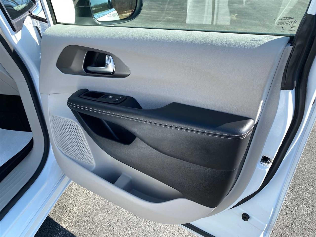 Chrysler Pacifica Touring L 2023