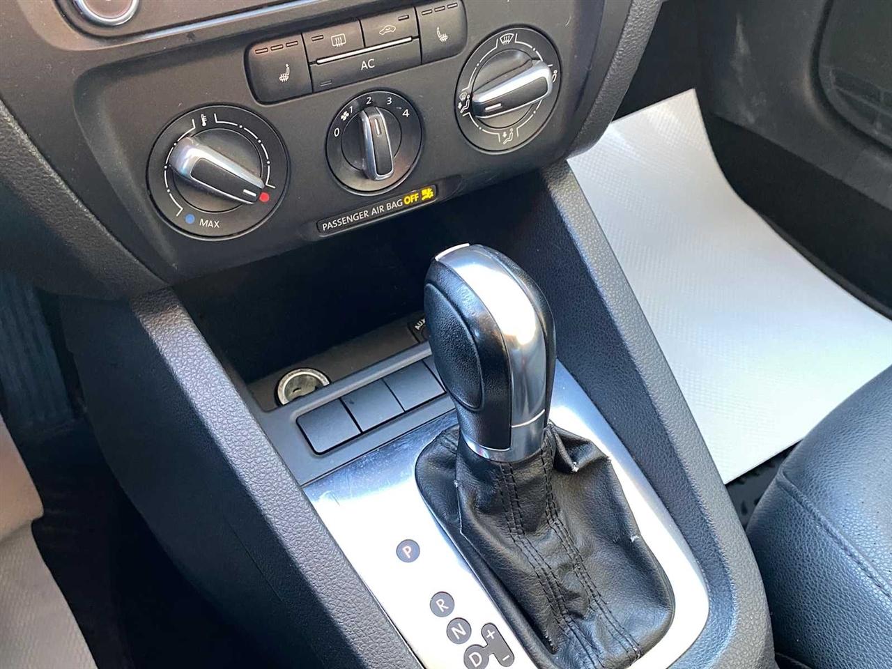 Volkswagen Jetta SE 2012