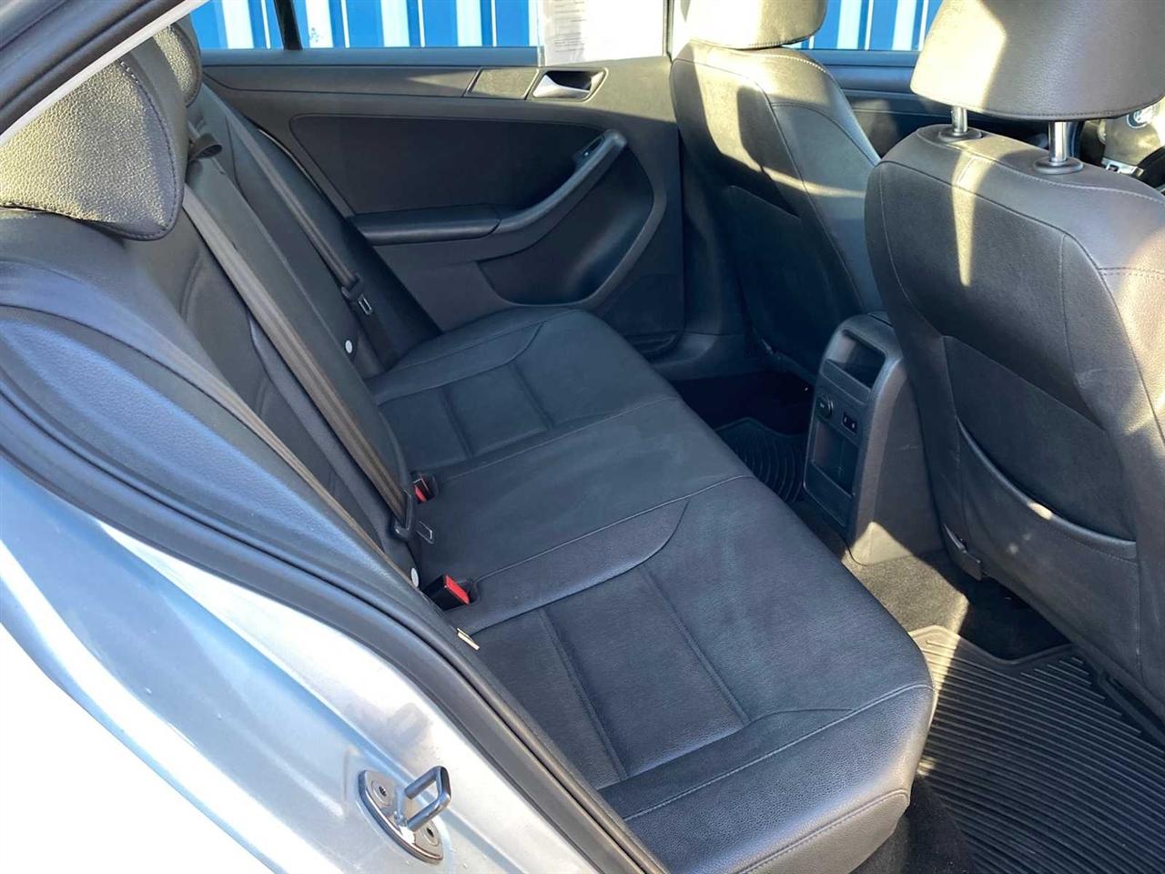 Volkswagen Jetta SE 2012