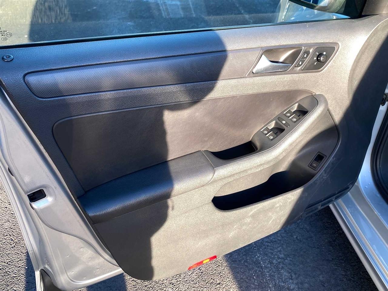 Volkswagen Jetta SE 2012