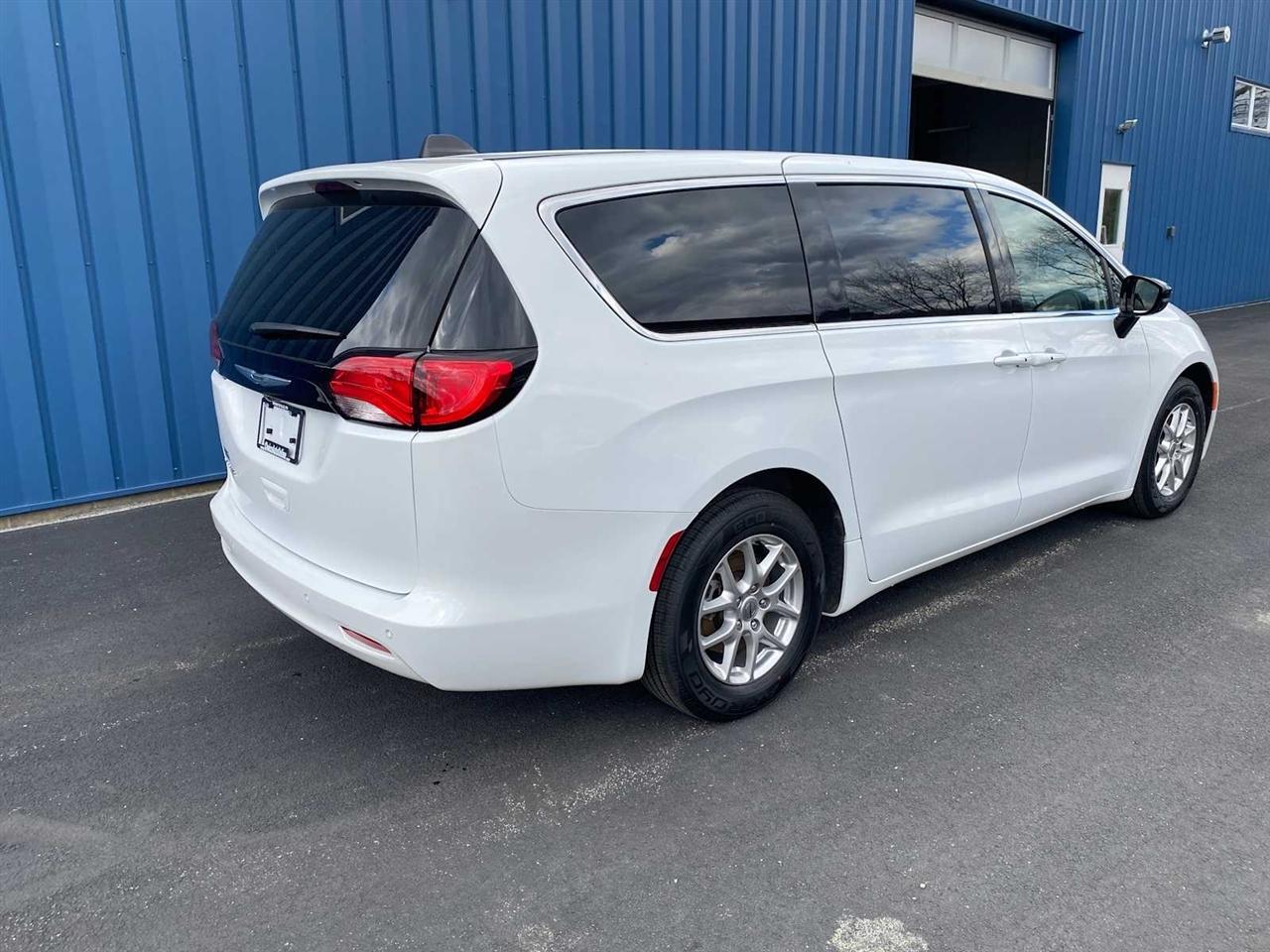 Chrysler Voyager LX 2024