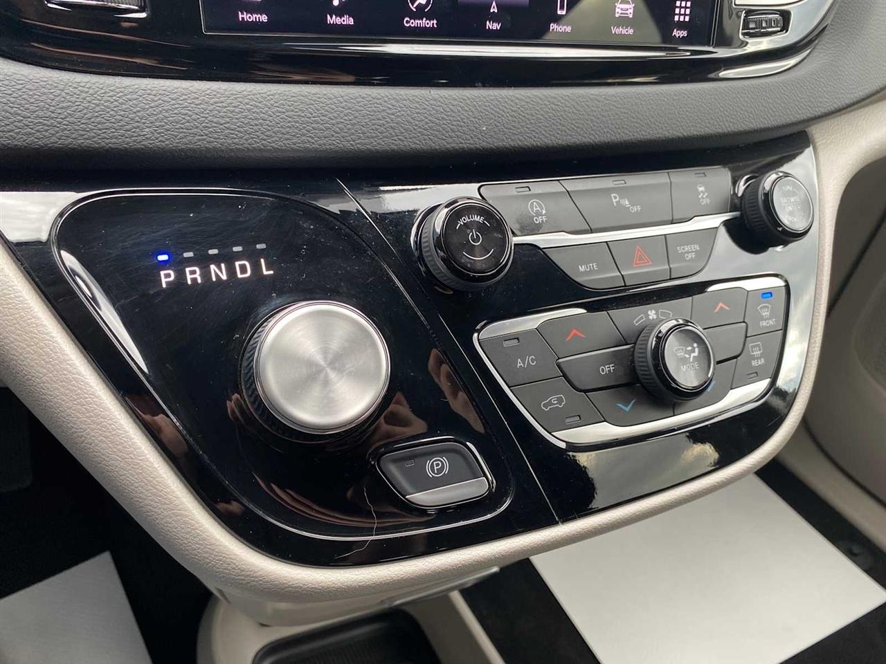 Chrysler Voyager LX 2024