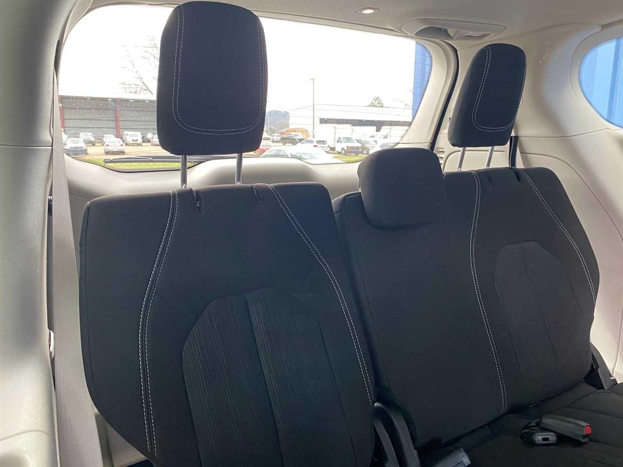 Chrysler Voyager LX 2024