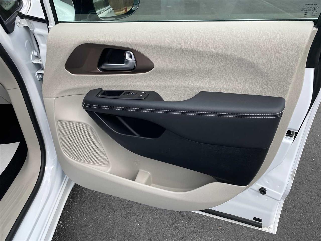 Chrysler Voyager LX 2024