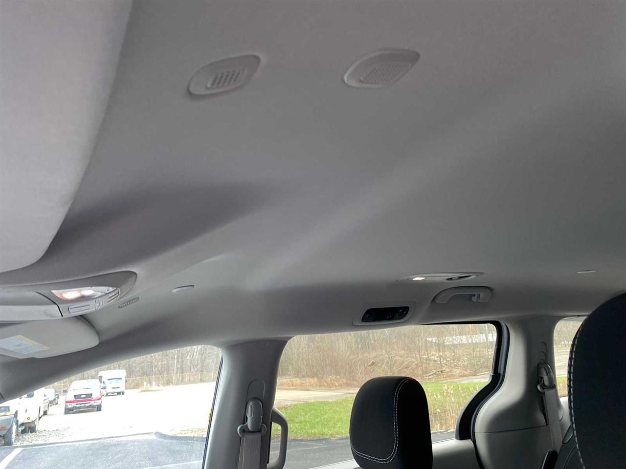 Chrysler Voyager LX 2024