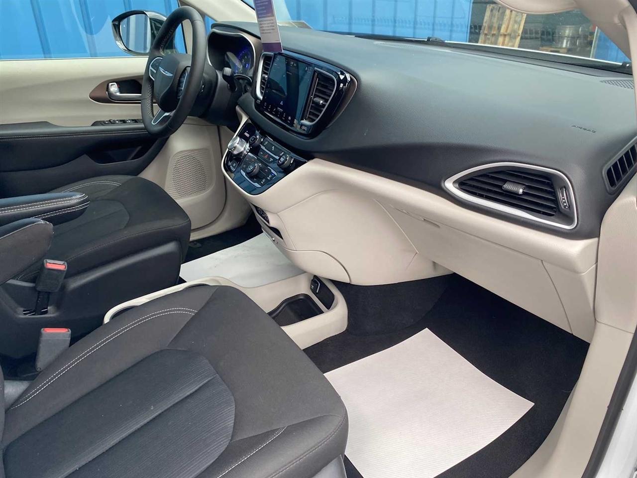 Chrysler Voyager LX 2024