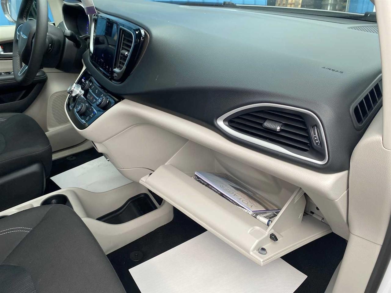 Chrysler Voyager LX 2024