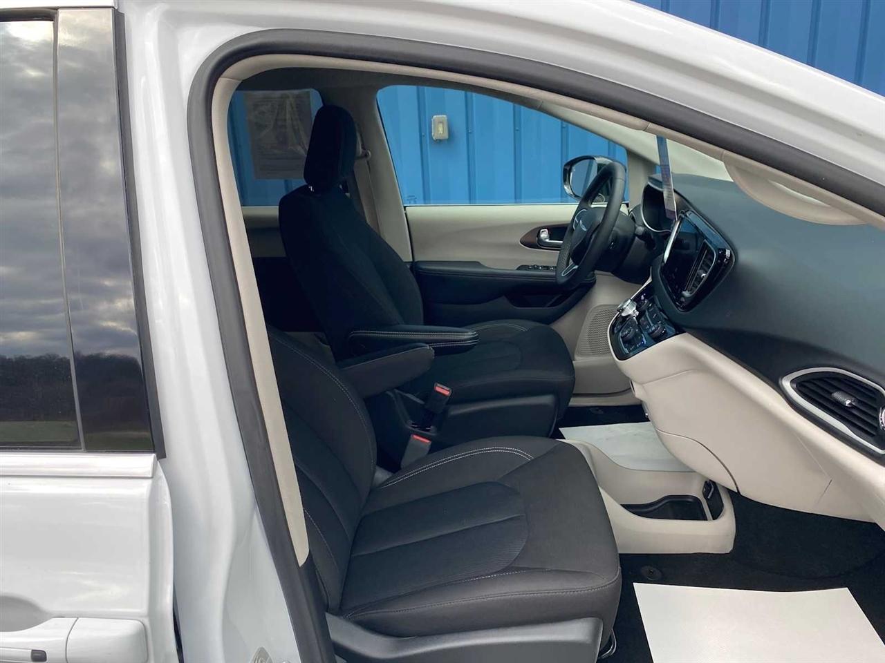 Chrysler Voyager LX 2024