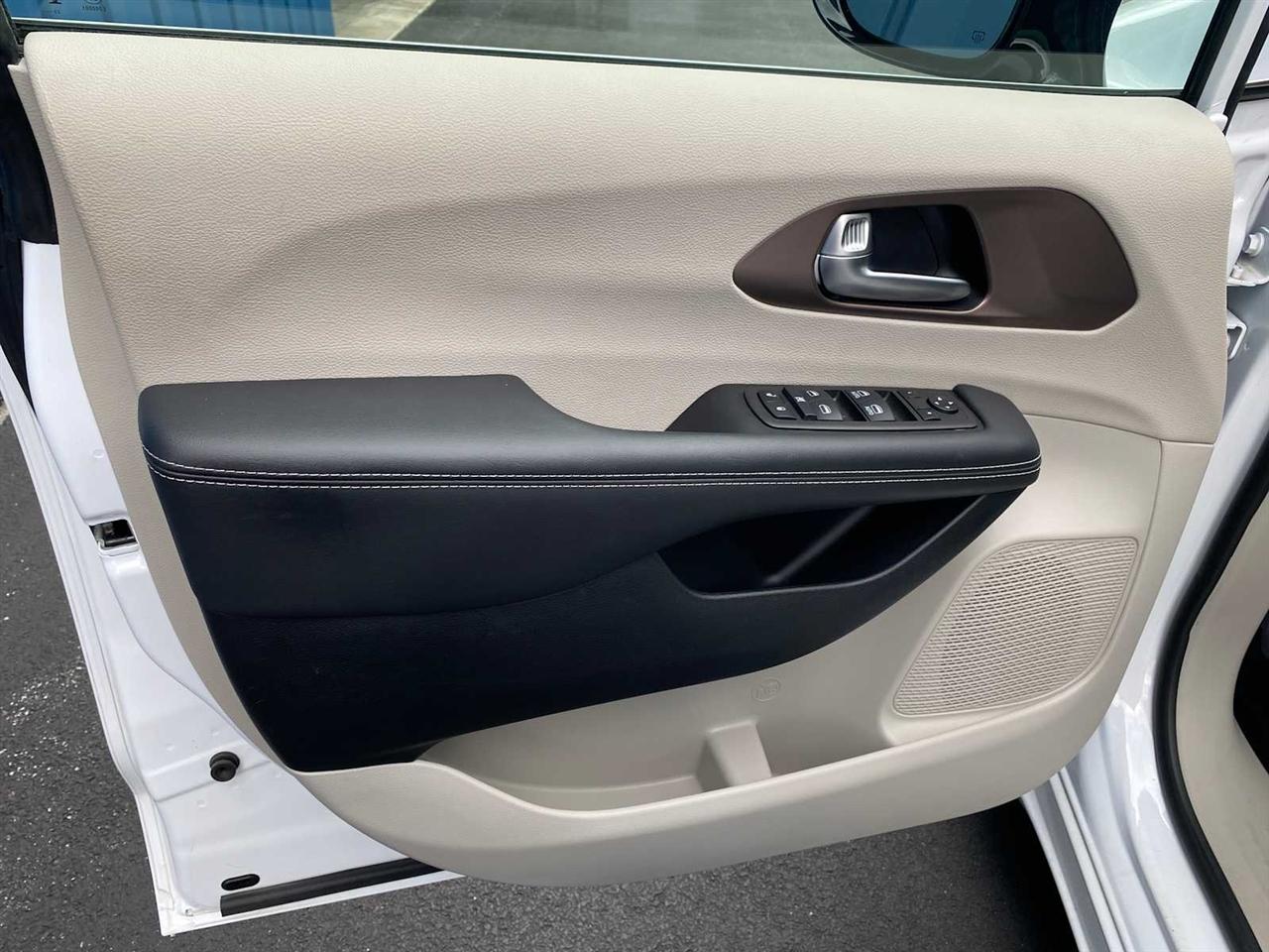 Chrysler Voyager LX 2024