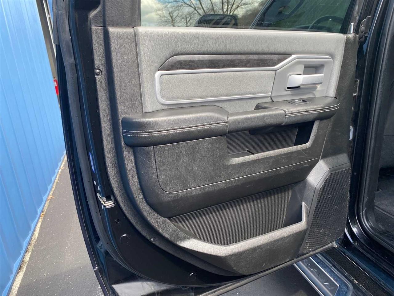 RAM 3500 Big Horn Crew Cab LWB 4WD DRW 2022