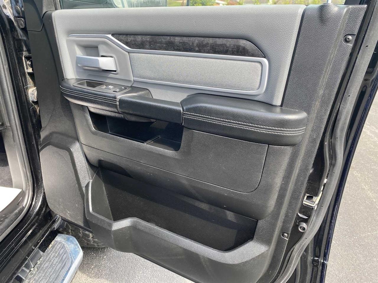 RAM 3500 Big Horn Crew Cab LWB 4WD DRW 2022