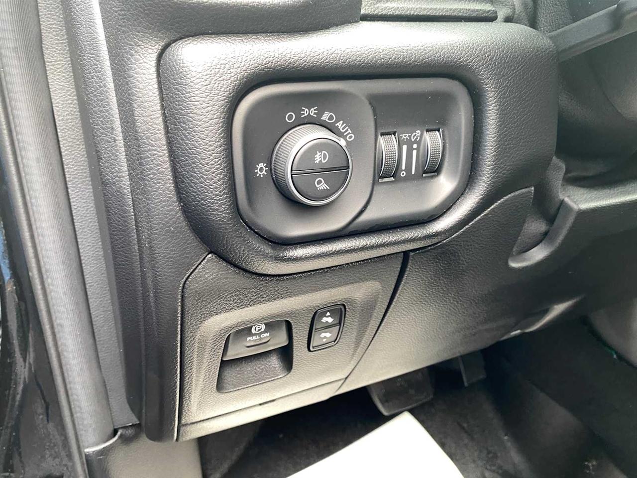 RAM 1500 Big Horn Crew Cab SWB 4WD 2019