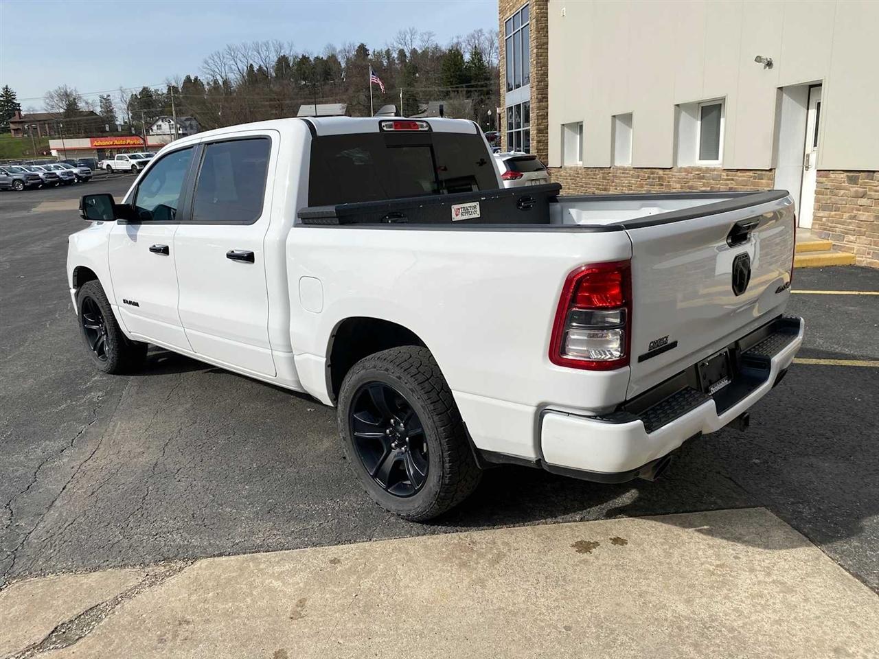 RAM 1500 Big Horn Crew Cab SWB 4WD 2023