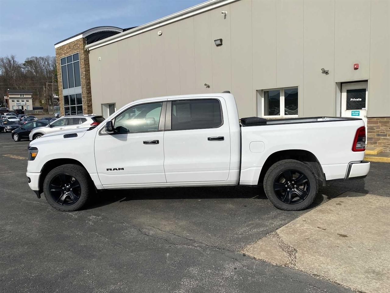 RAM 1500 Big Horn Crew Cab SWB 4WD 2023