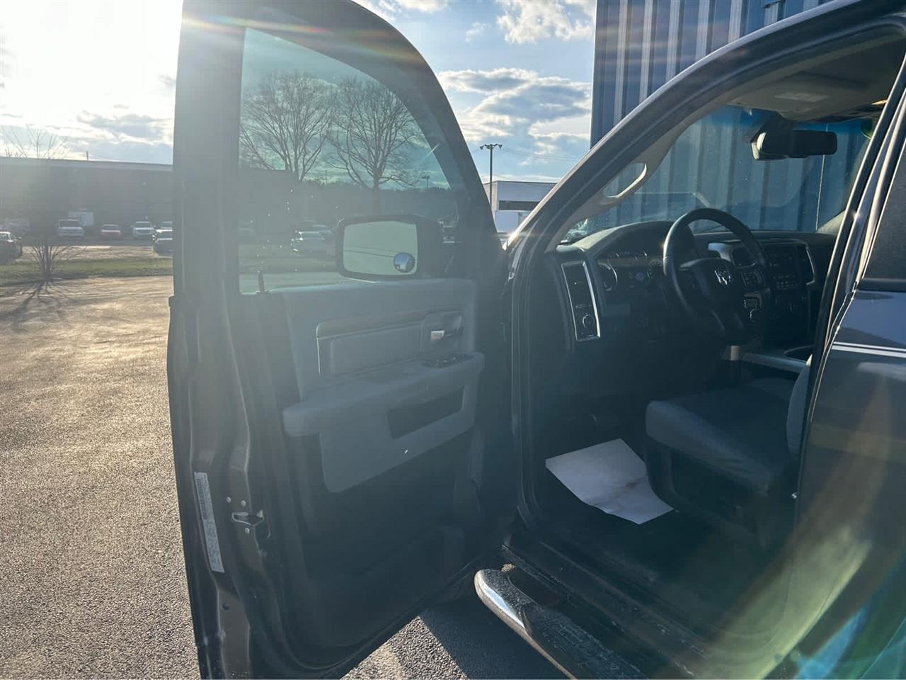 RAM 1500 SLT Crew Cab SWB 4WD 2018