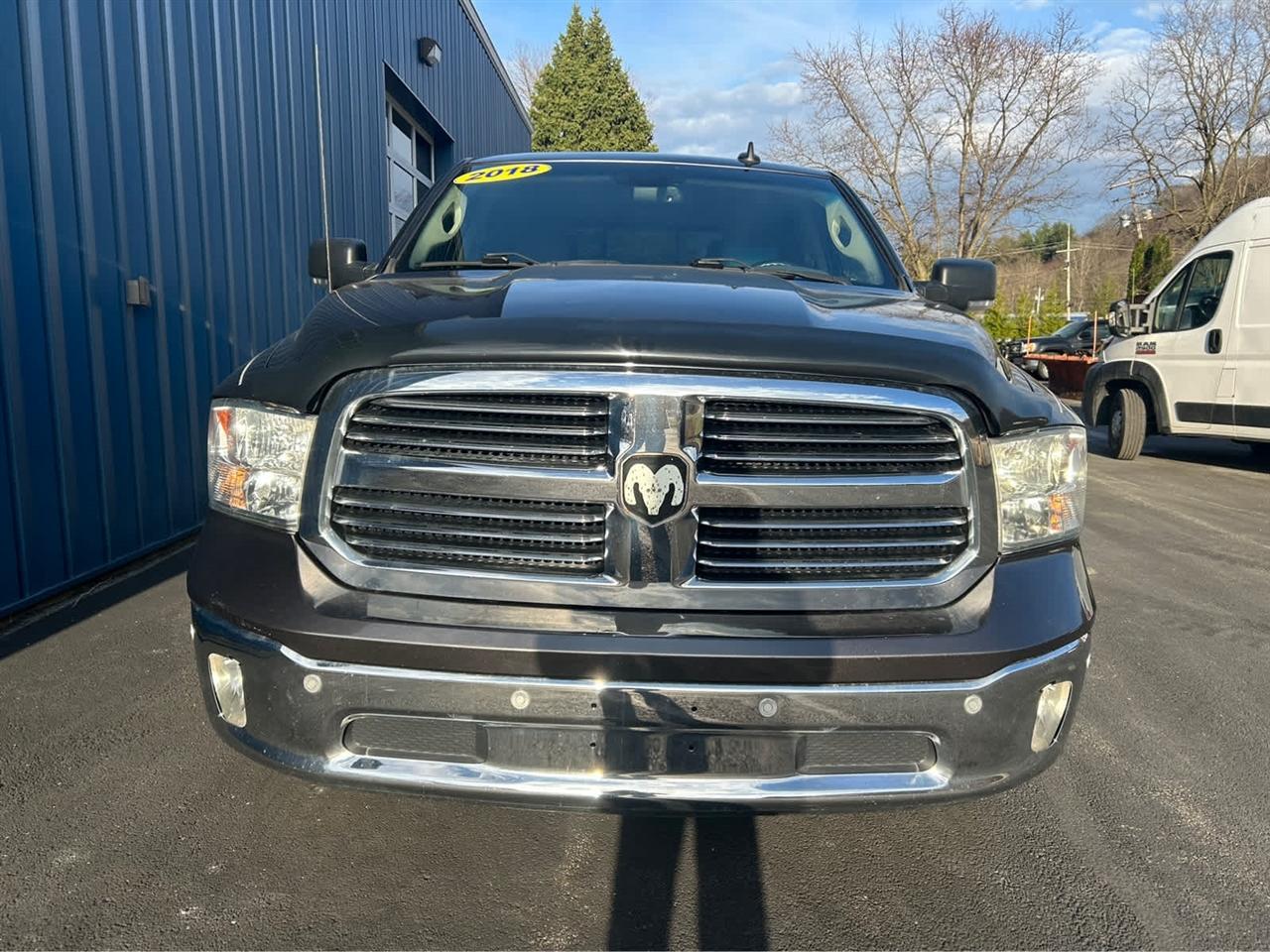 RAM 1500 SLT Crew Cab SWB 4WD 2018