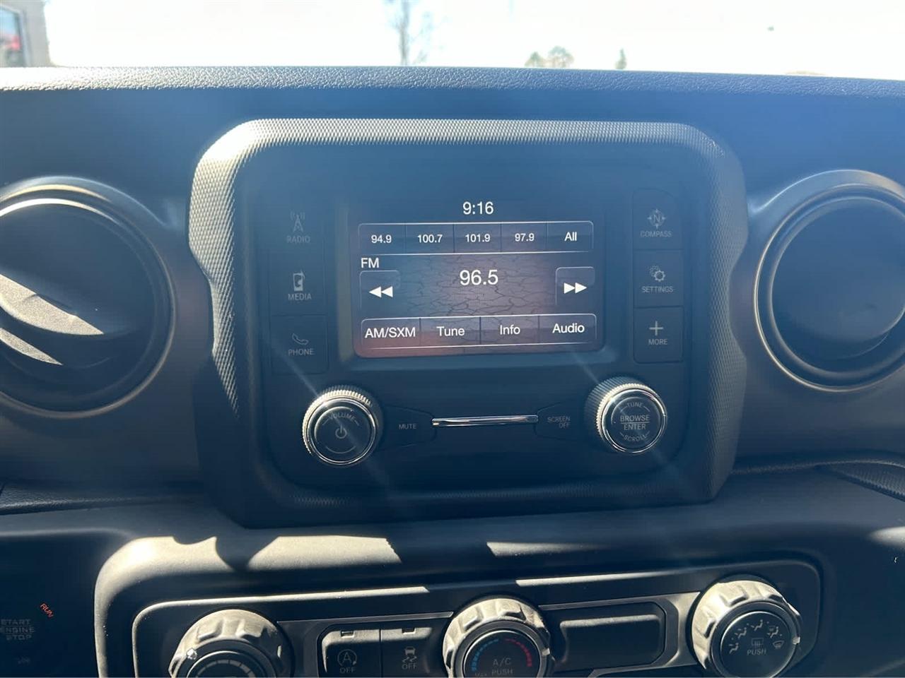 Jeep Wrangler Sport 4WD 2019