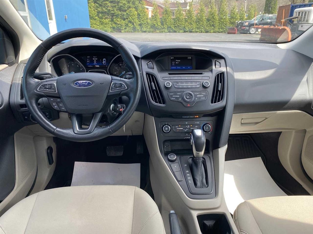 Ford Focus SE Sedan 2016