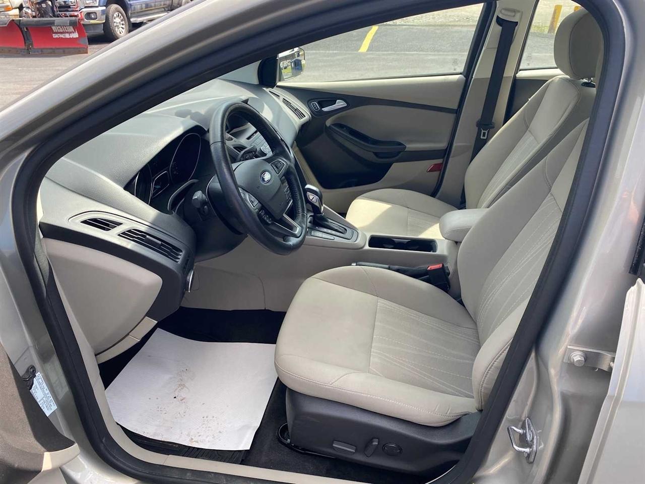 Ford Focus SE Sedan 2016