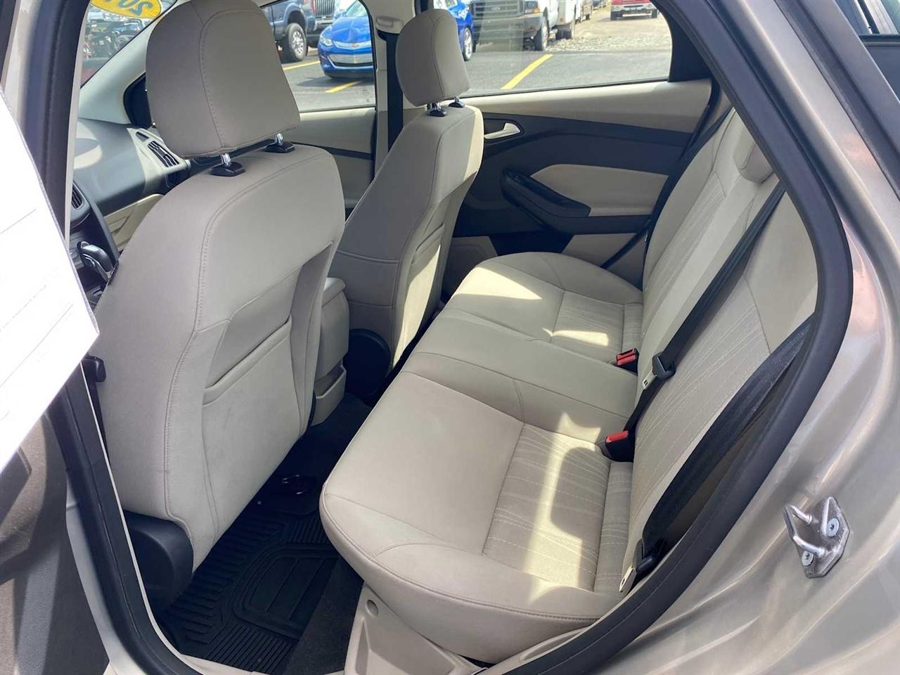 Ford Focus SE Sedan 2016