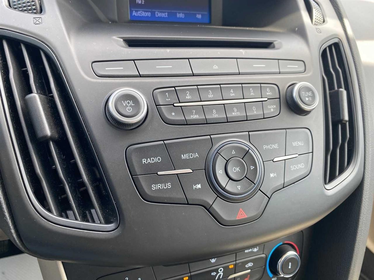 Ford Focus SE Sedan 2016