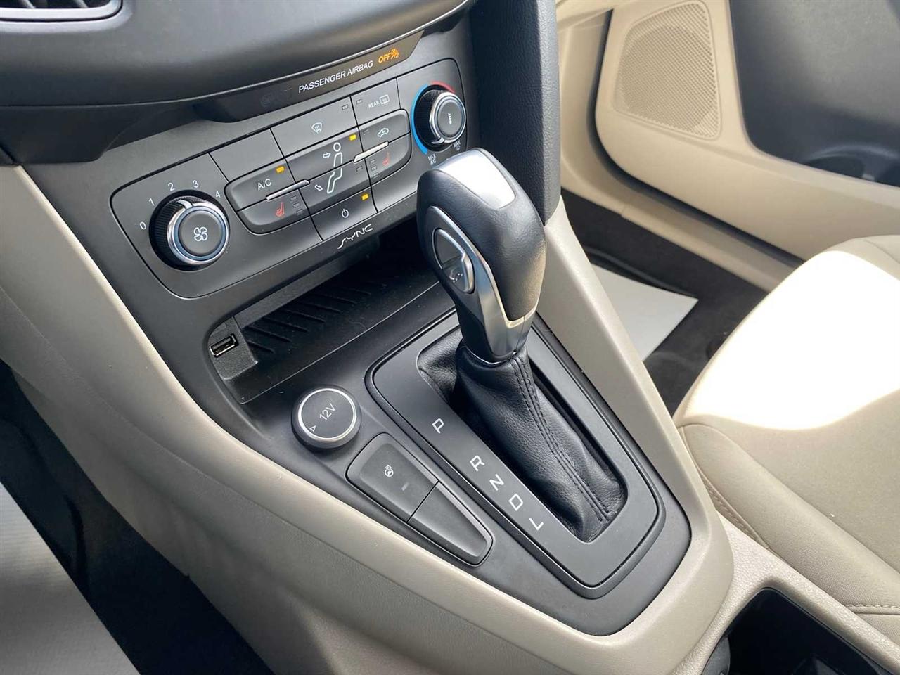 Ford Focus SE Sedan 2016