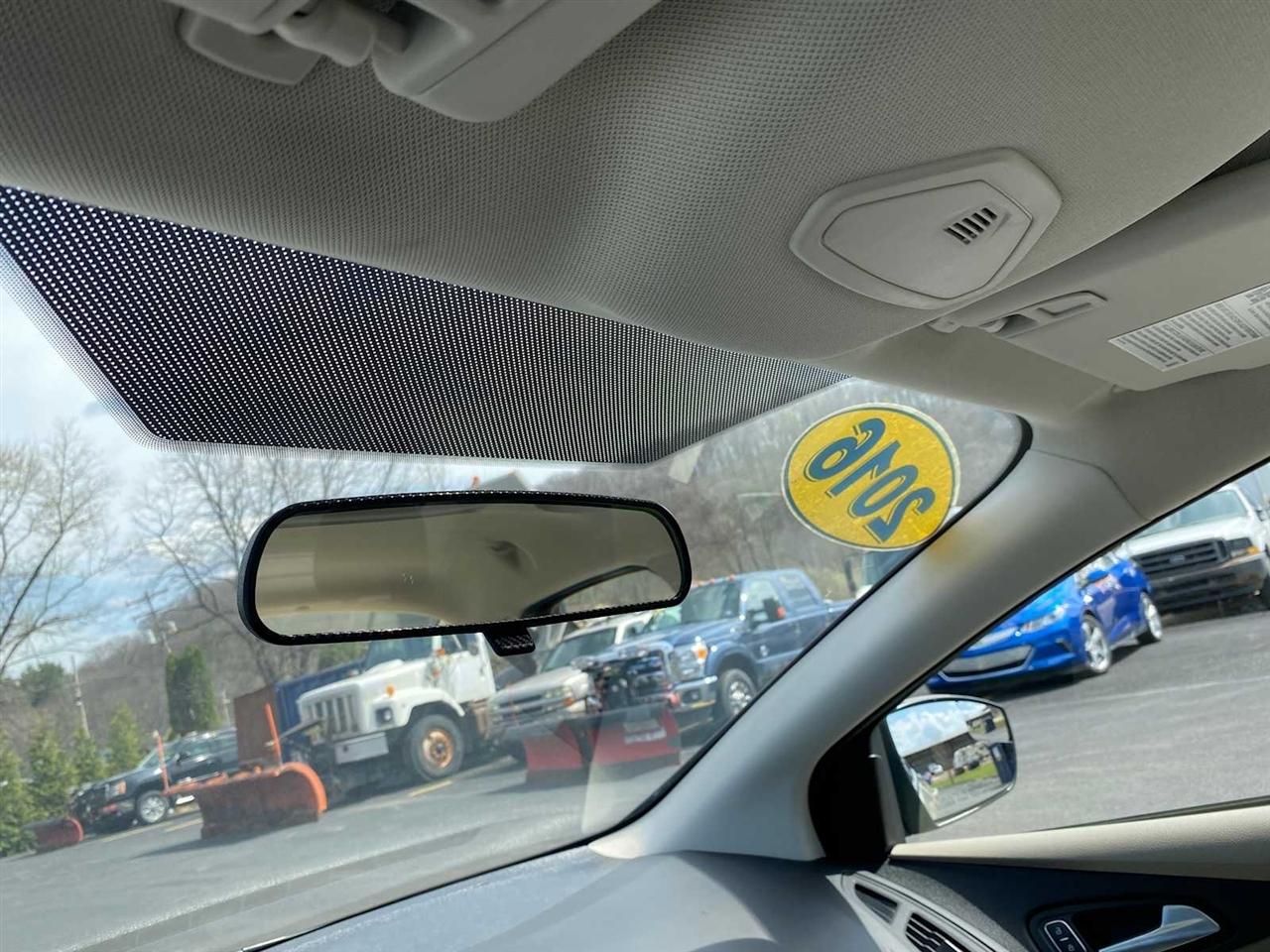 Ford Focus SE Sedan 2016