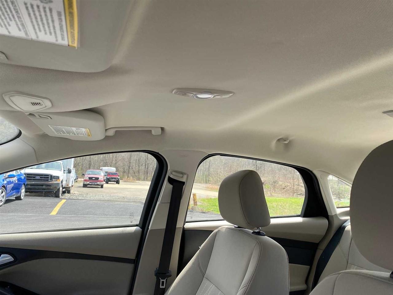 Ford Focus SE Sedan 2016