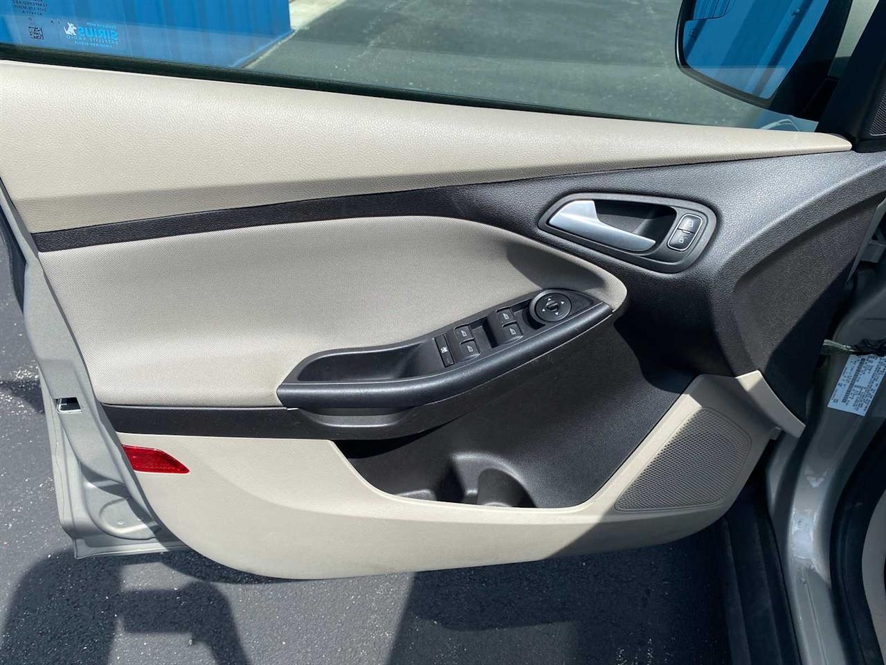 Ford Focus SE Sedan 2016