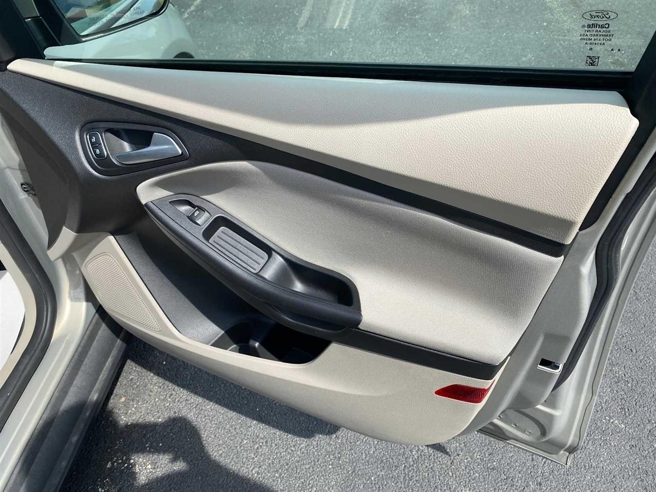 Ford Focus SE Sedan 2016