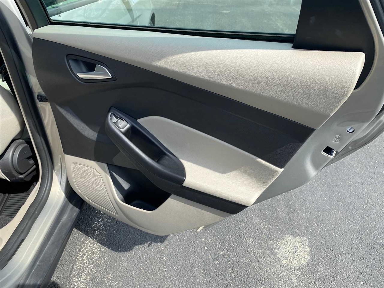 Ford Focus SE Sedan 2016