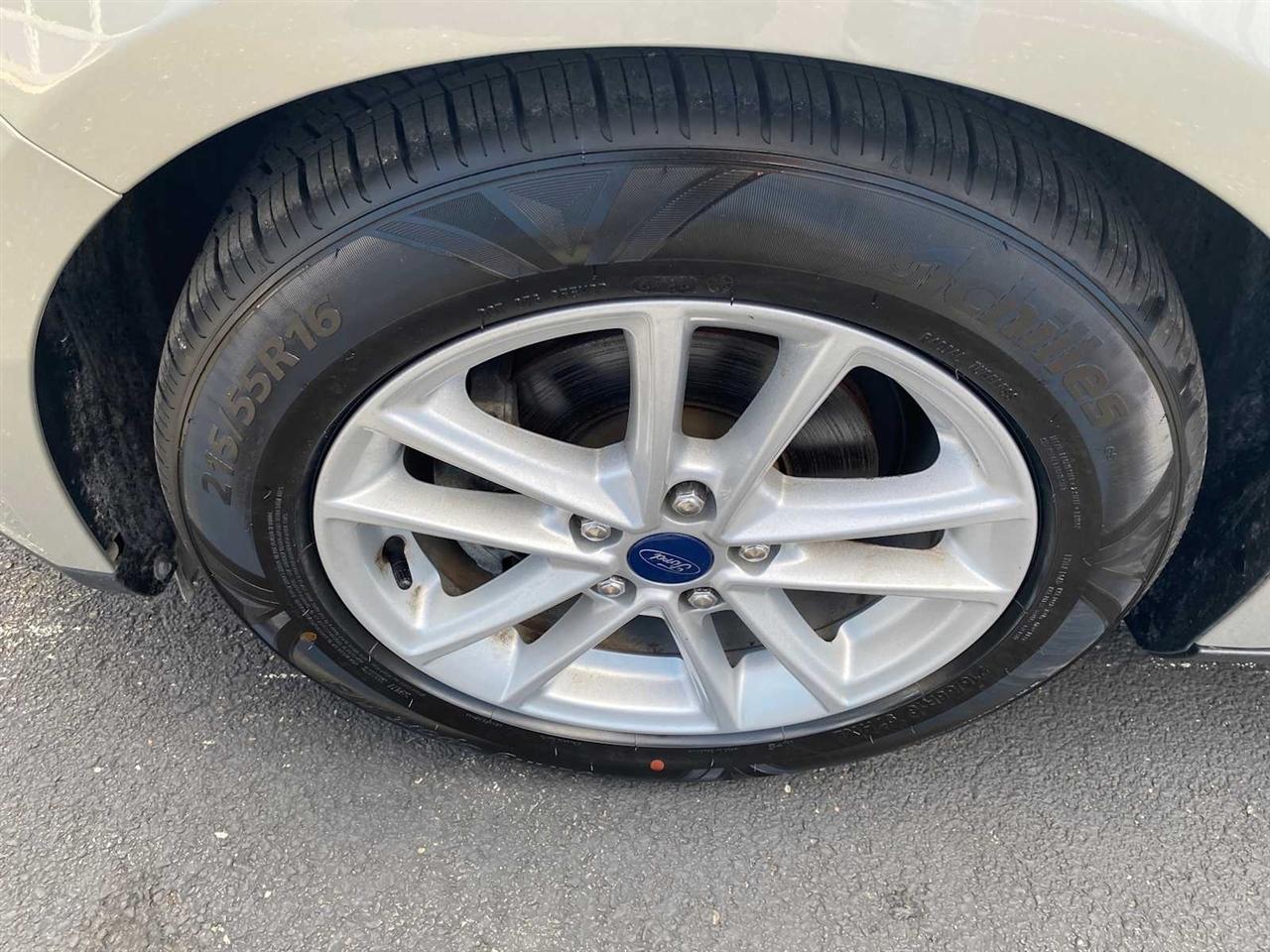 Ford Focus SE Sedan 2016