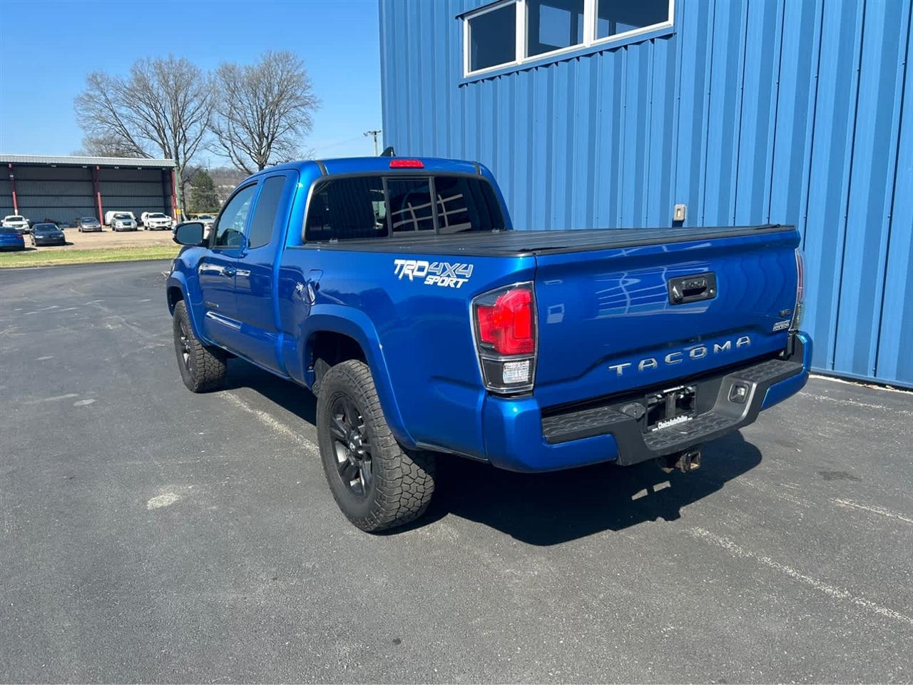 Toyota Tacoma TRD Sport Access Cab 6' Bed V6 4x4 AT (Natl) 2017