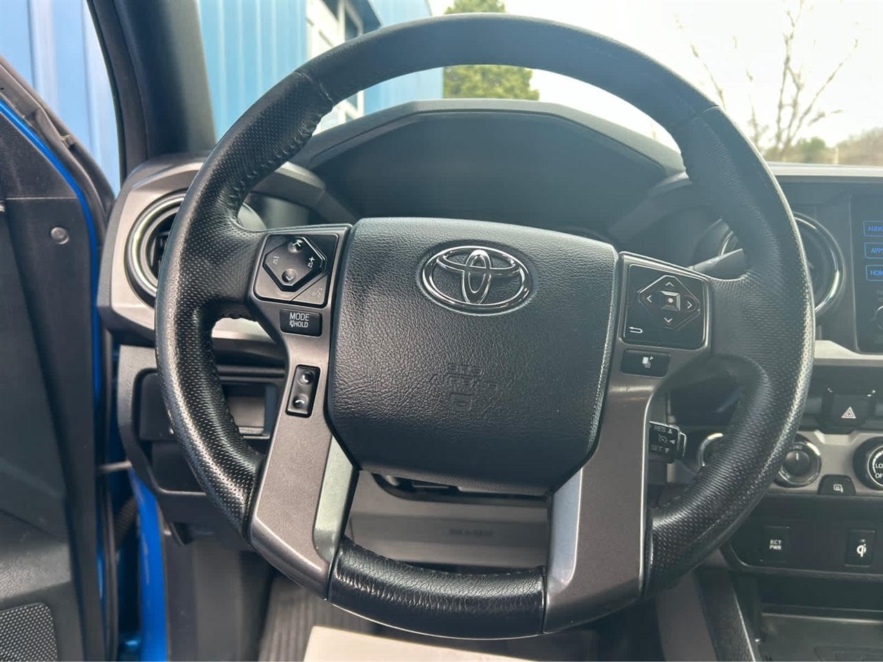 Toyota Tacoma TRD Sport Access Cab 6' Bed V6 4x4 AT (Natl) 2017