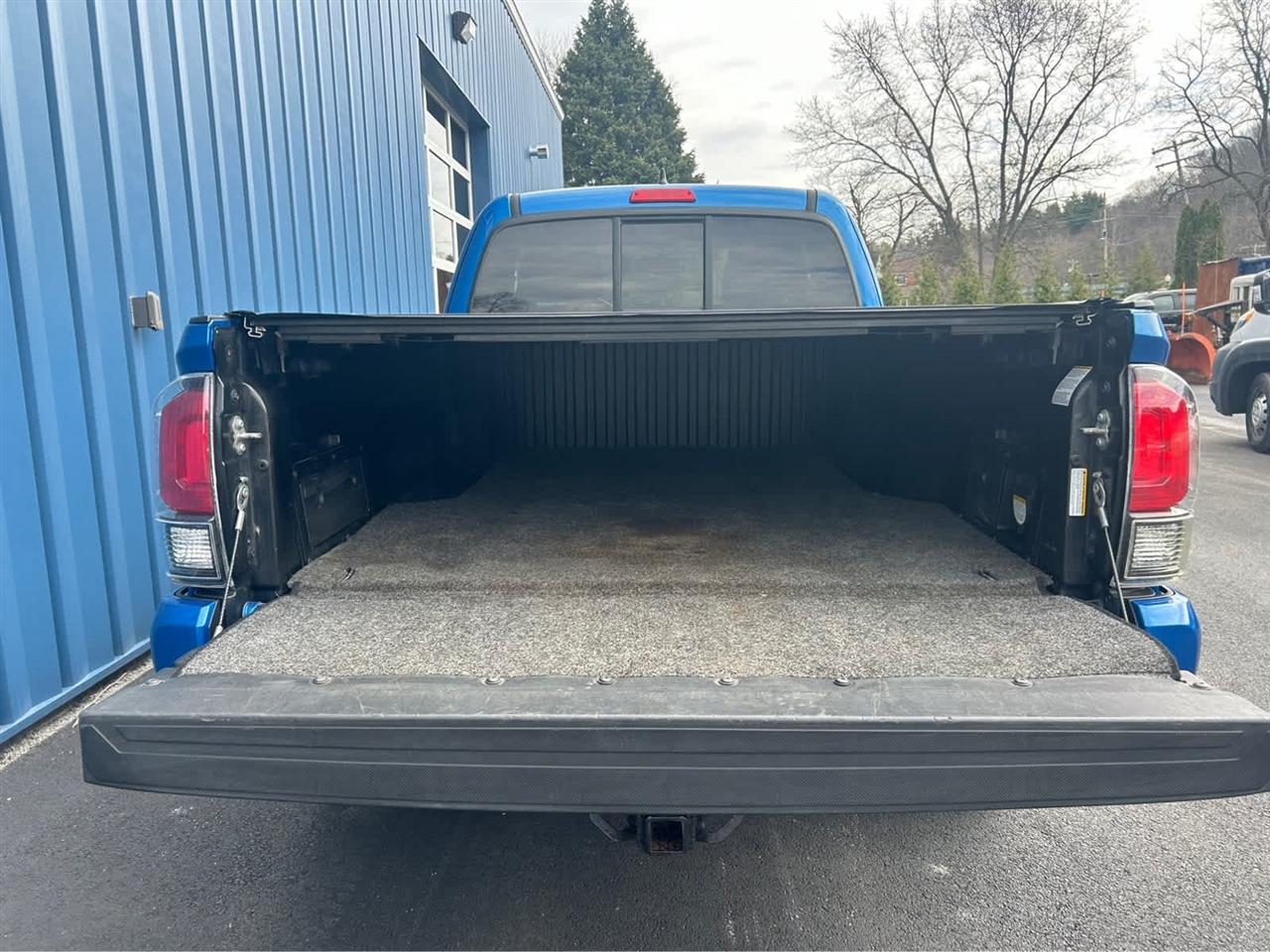 Toyota Tacoma TRD Sport Access Cab 6' Bed V6 4x4 AT (Natl) 2017