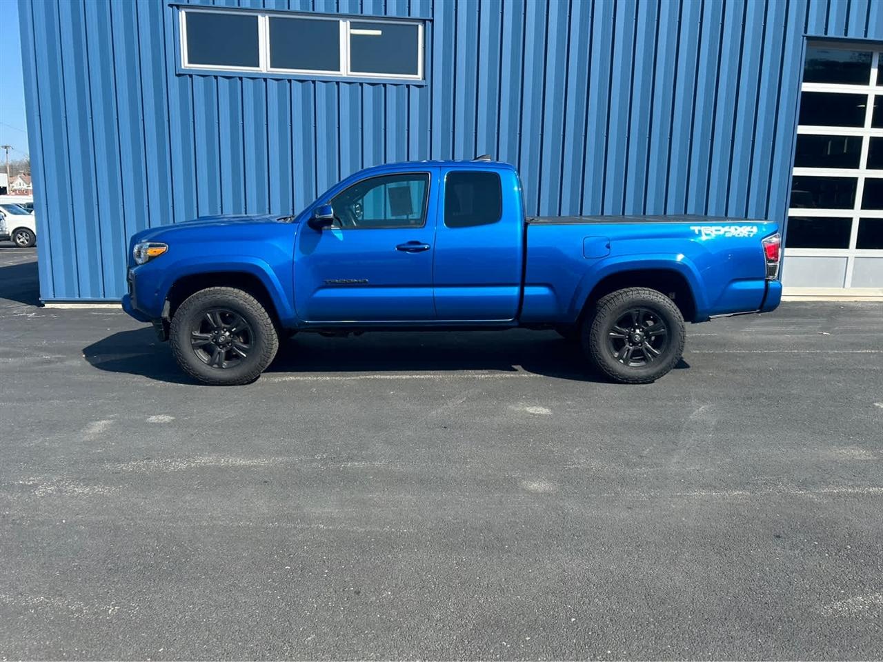 Toyota Tacoma TRD Sport Access Cab 6' Bed V6 4x4 AT (Natl) 2017