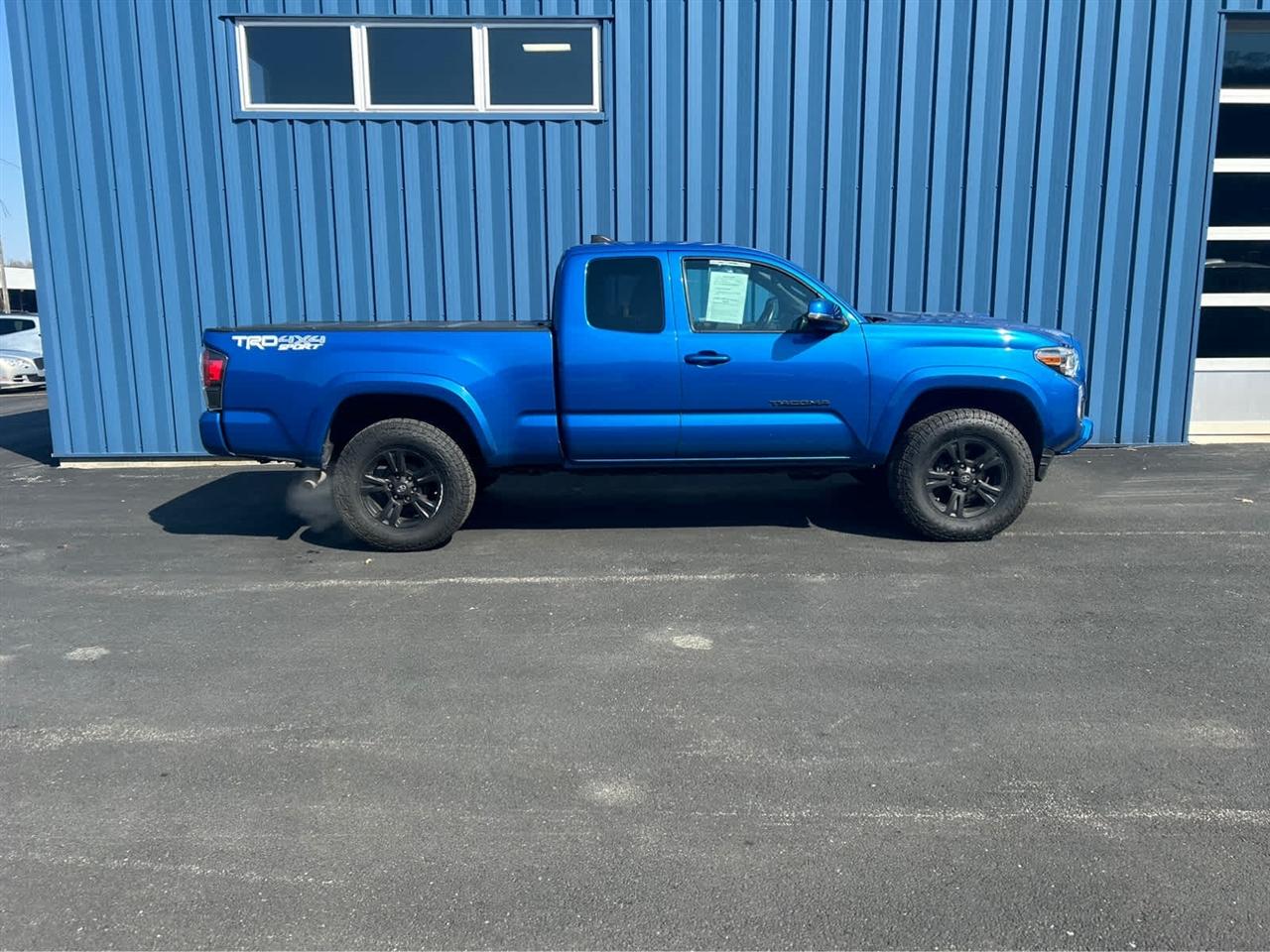 Toyota Tacoma TRD Sport Access Cab 6' Bed V6 4x4 AT (Natl) 2017
