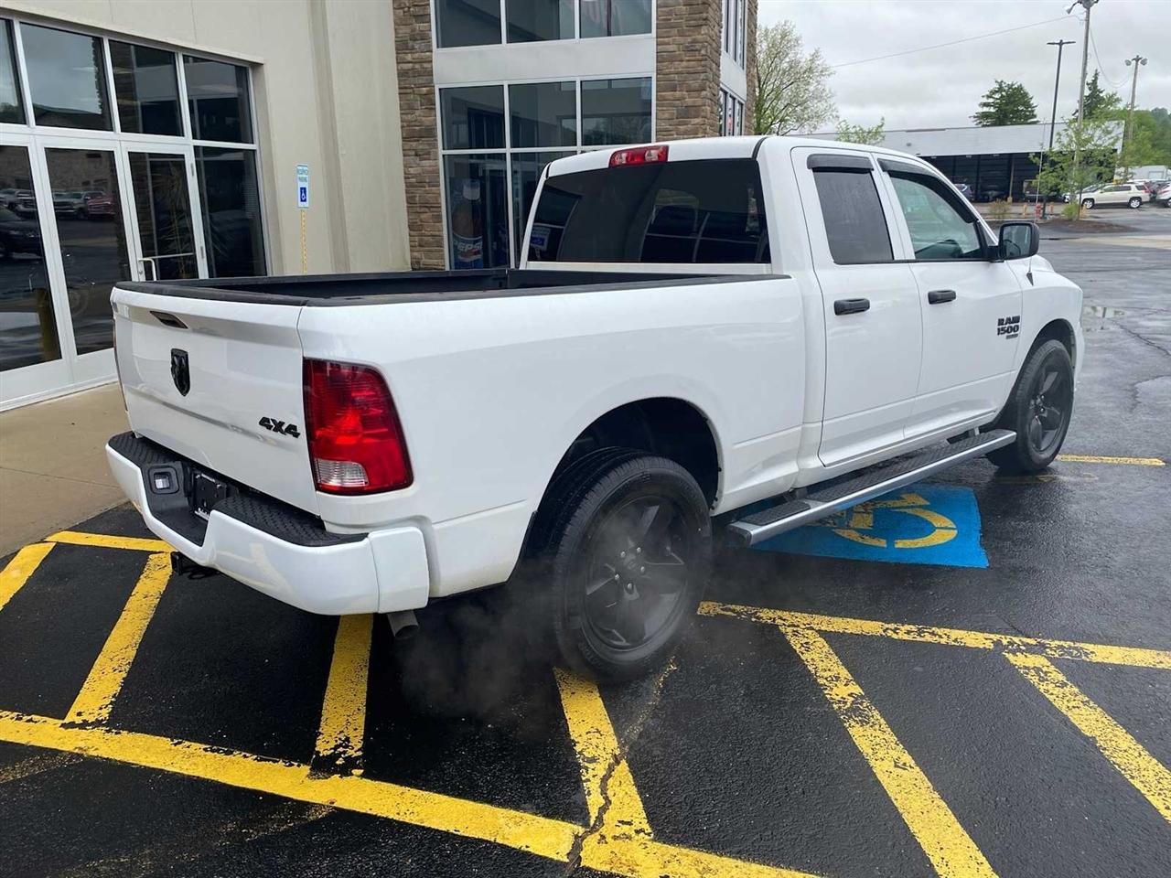 RAM 1500 Classic Express 4x4 Crew Cab 5'7" Box 2019