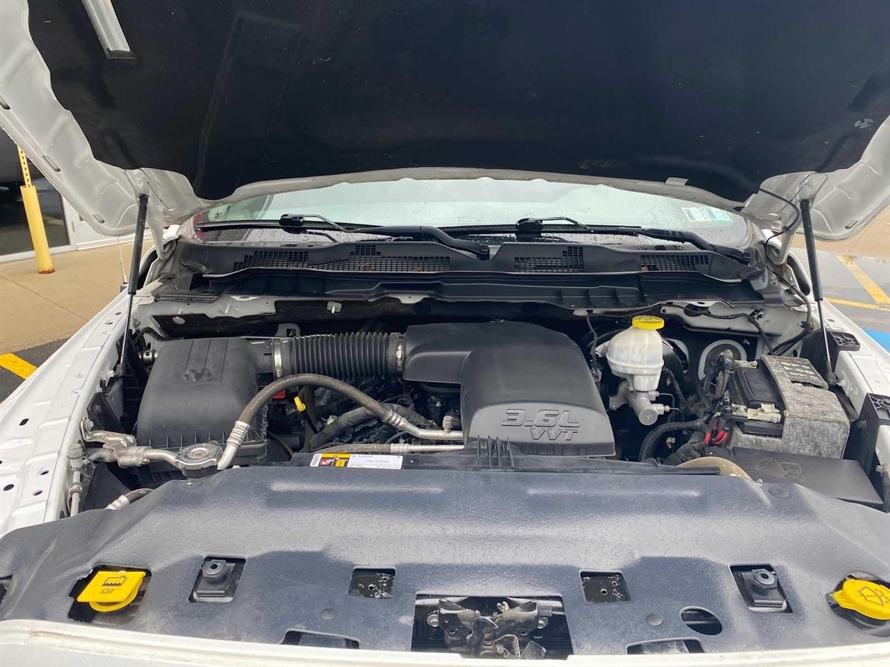 RAM 1500 Classic Express 4x4 Crew Cab 5'7" Box 2019