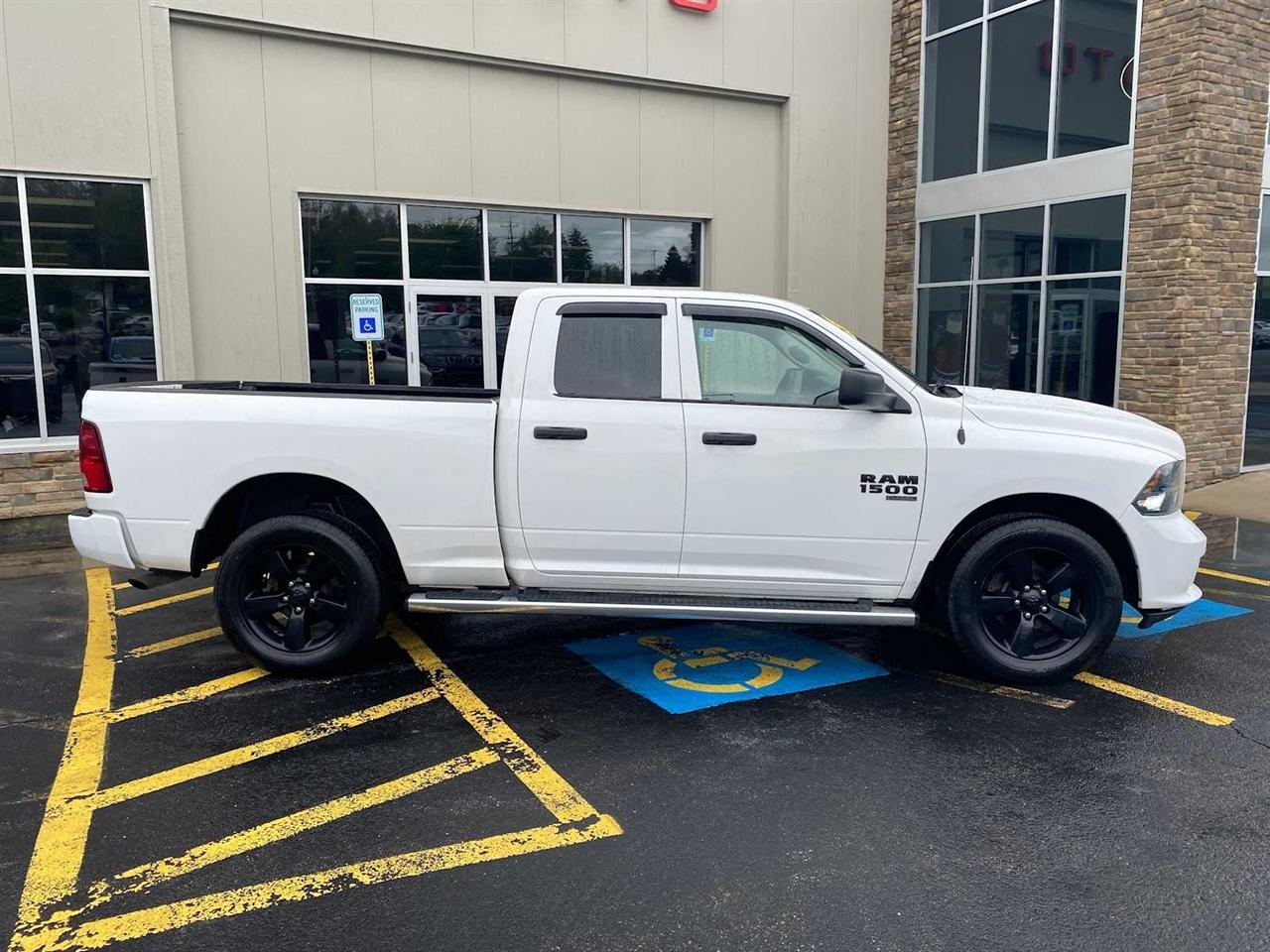 RAM 1500 Classic Express 4x4 Crew Cab 5'7" Box 2019