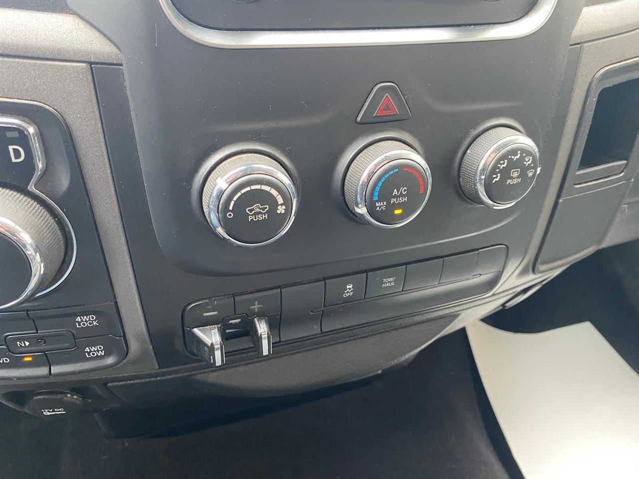 RAM 1500 Classic Express 4x4 Crew Cab 5'7" Box 2019